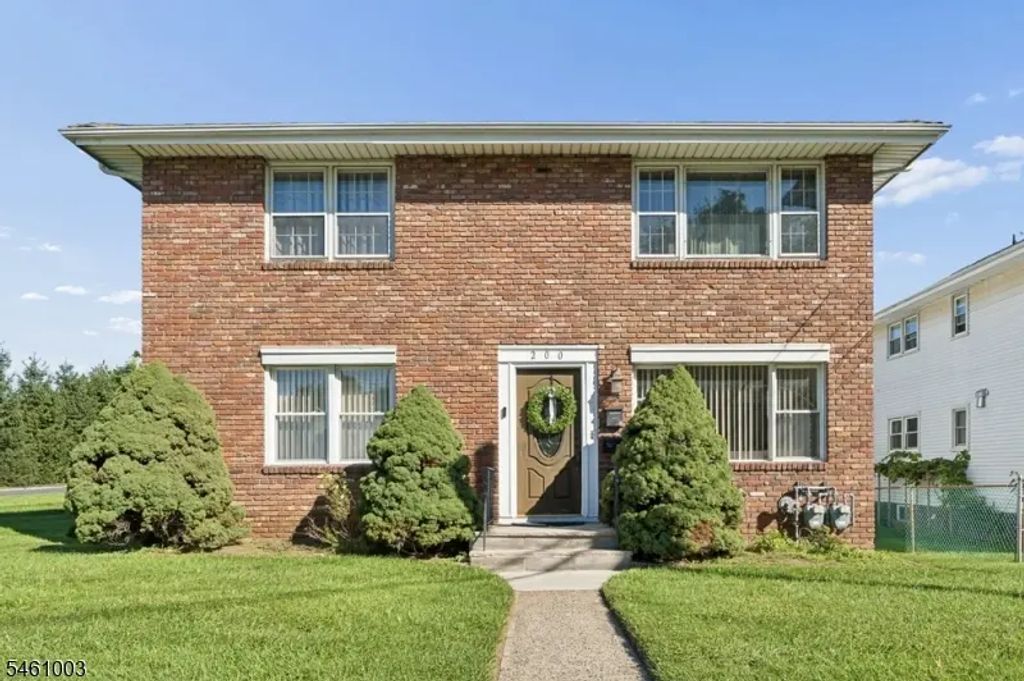 202 E 11th St, Clifton City