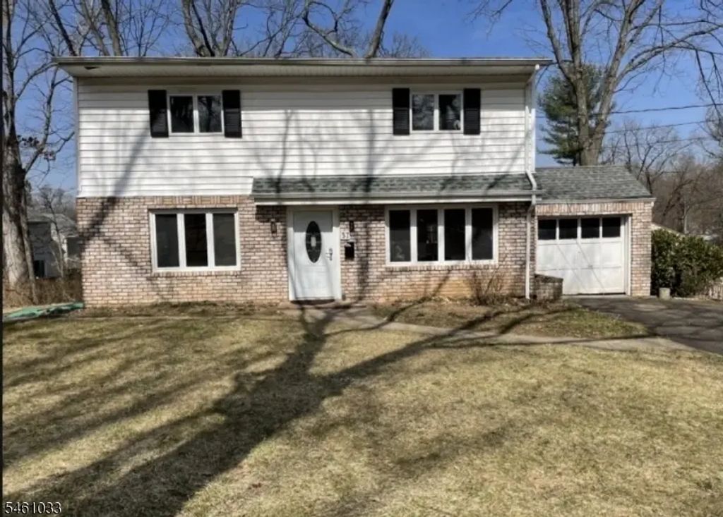 37 Crestview Hill Rd, Livingston Twp.