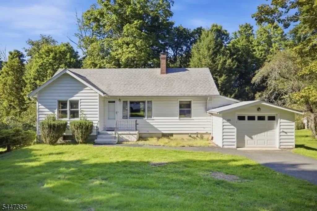205 Glen Rd, Sparta Twp.