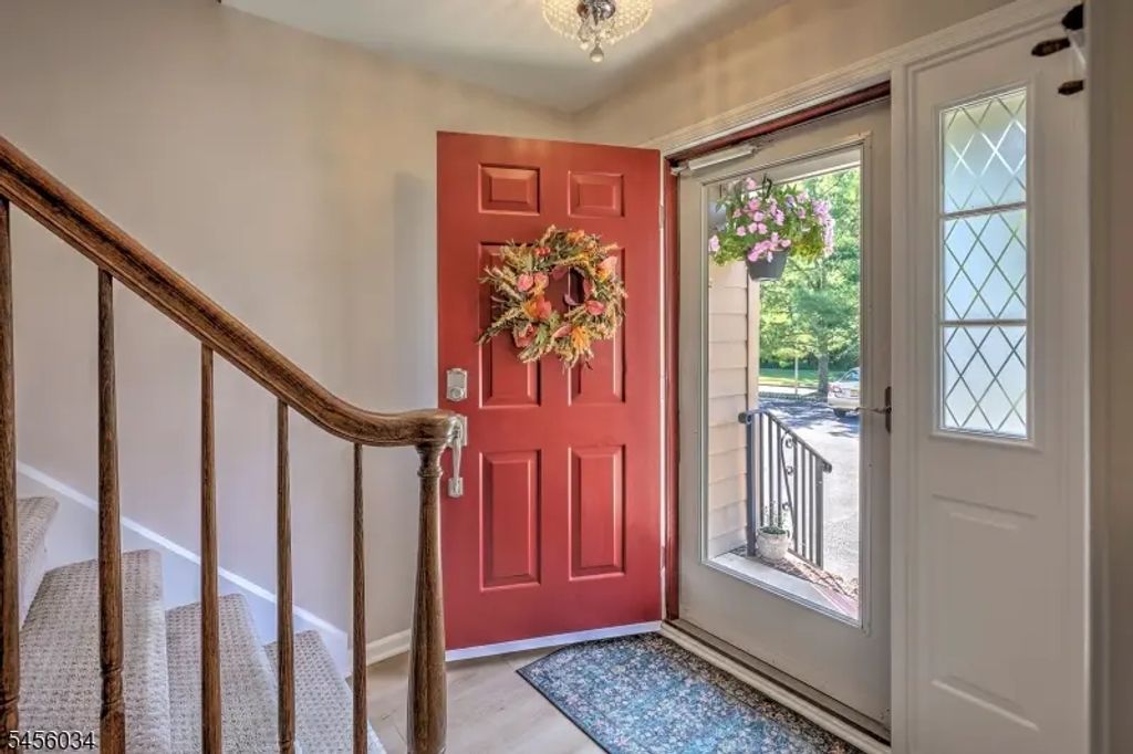 129 Sunrise Dr, Long Hill Twp.