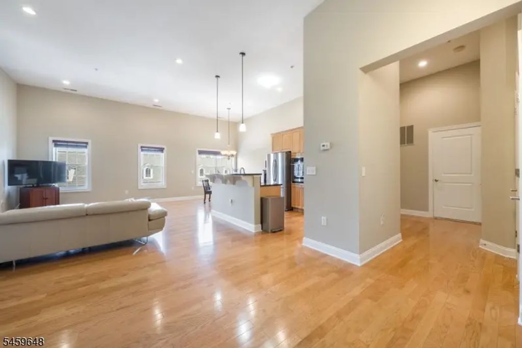 1403 Town Center Way, Livingston Twp.
