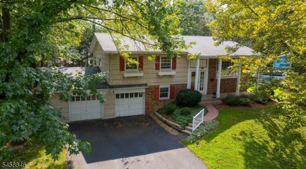 31 Woodland Rd, Chatham Boro