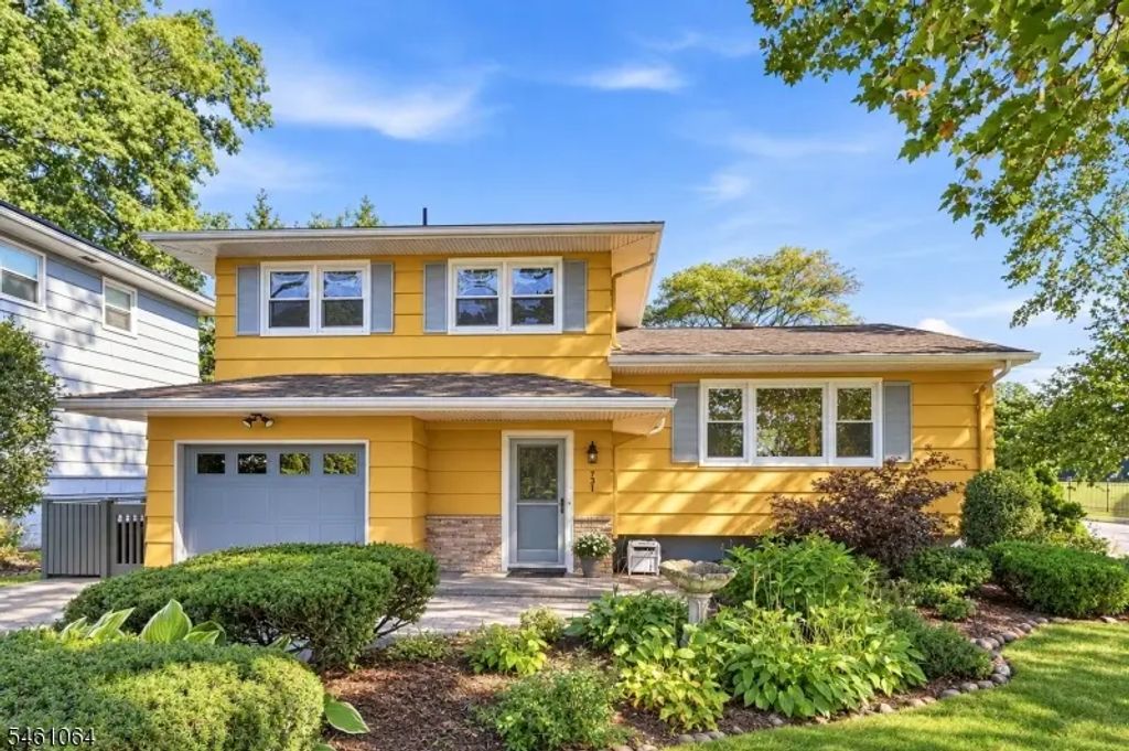 1 Carey Ct, Montclair Twp.