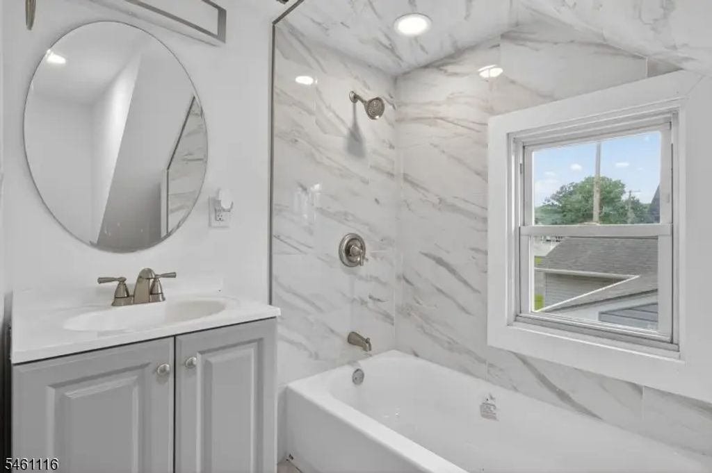16 Gordon St, Aberdeen Twp.