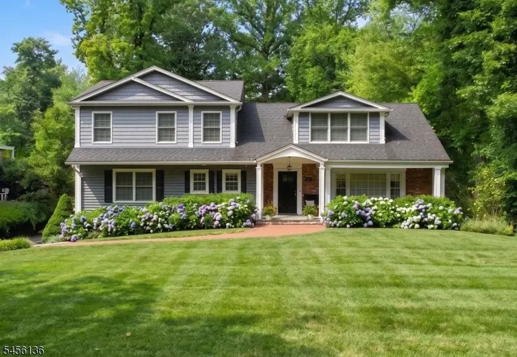 21 Crestwood Dr, Chatham Twp.
