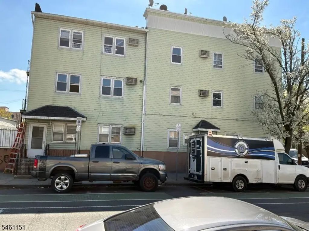 160 E Kinney St Unit 3r, Newark City