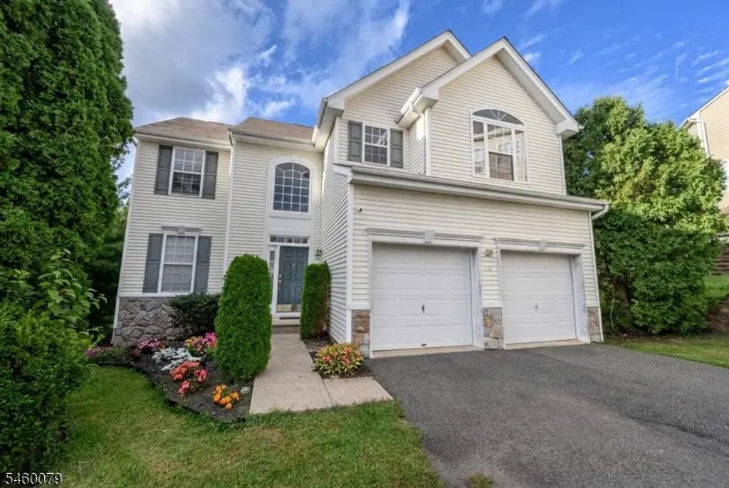 38 Winding Hill Dr, Mount Olive Twp.