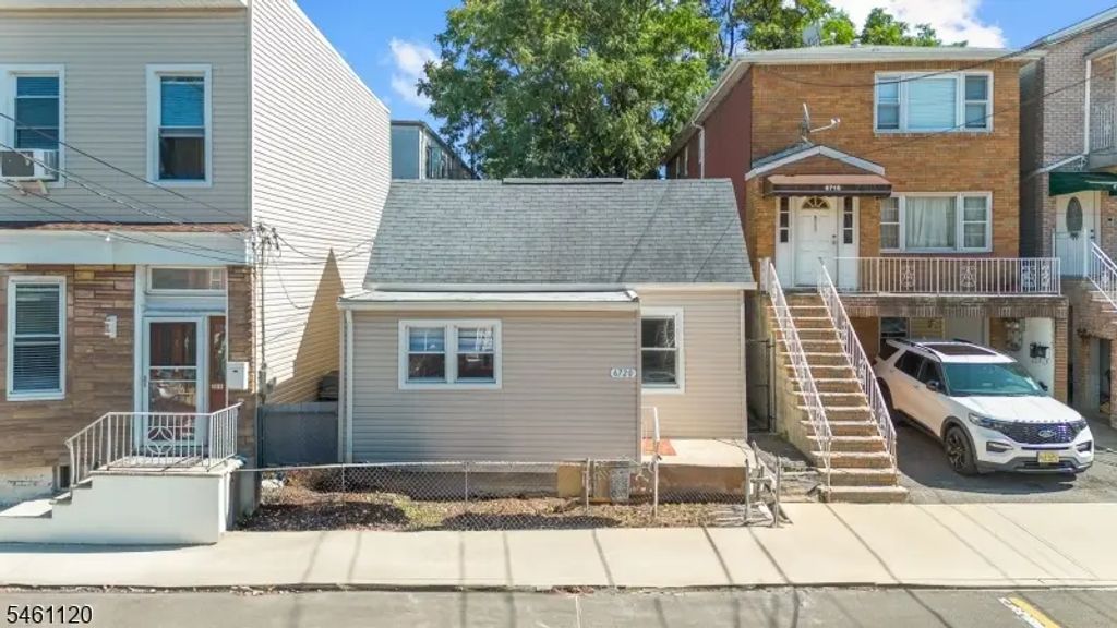 6720 Jackson St, Guttenberg Town