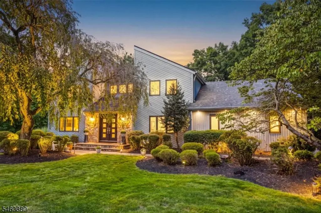 2 Sweet Briar Ct, Montgomery Twp.