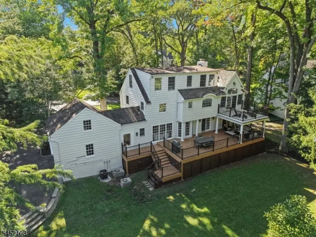 10 Delwick Ln, Millburn Twp.
