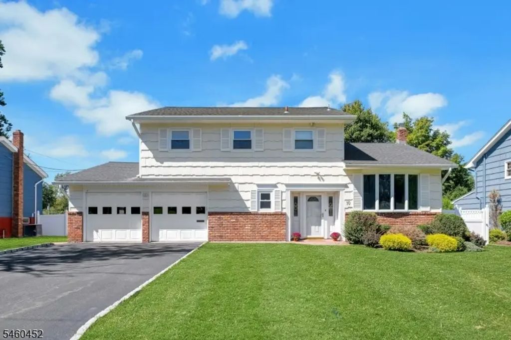 10 Klimback Ct, West Caldwell Twp.