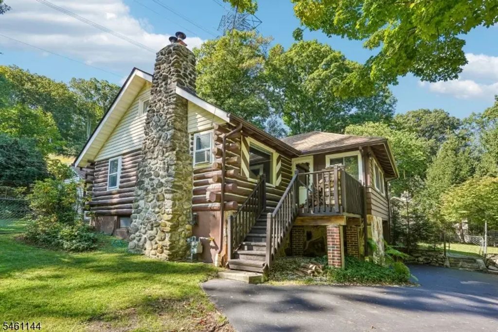 107 Glenside Trl, Byram Twp.