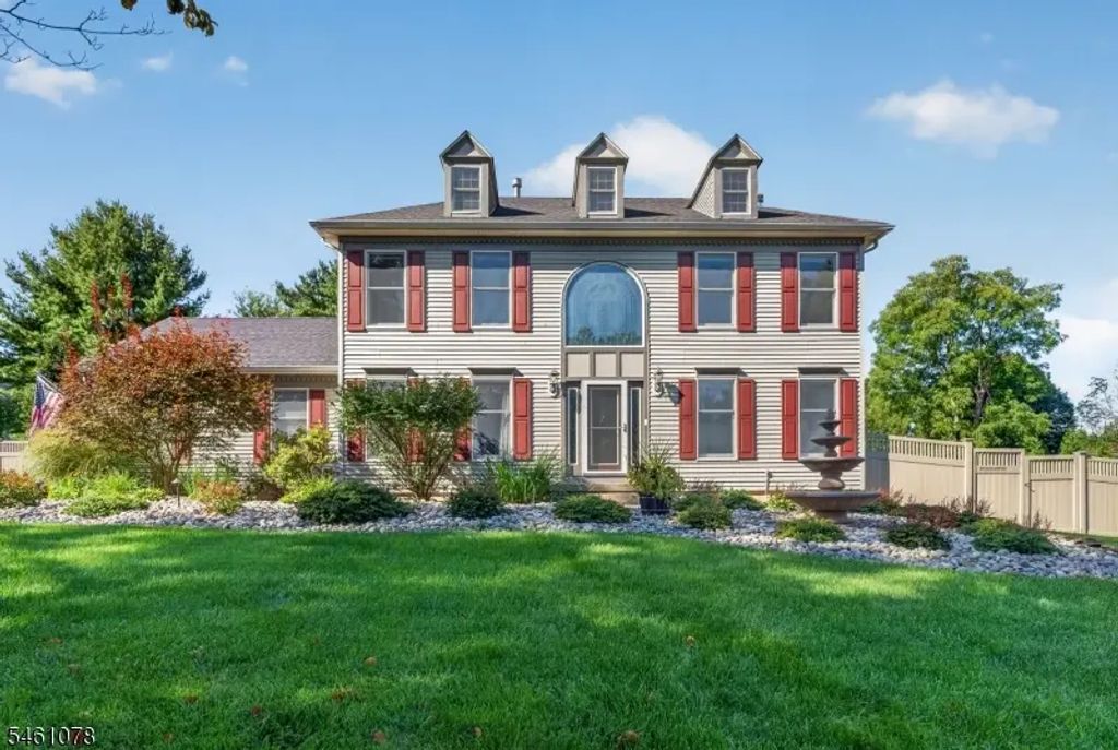 2 Saint Andrews Dr, Washington Twp.