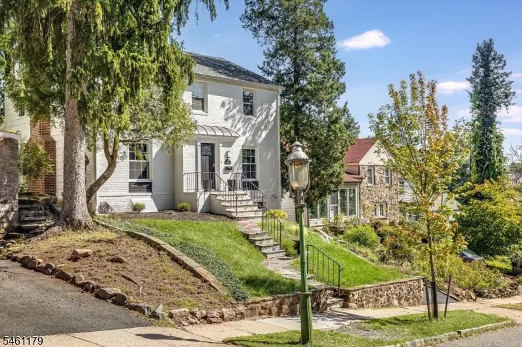 211 Conway Ct, South Orange Village Twp.