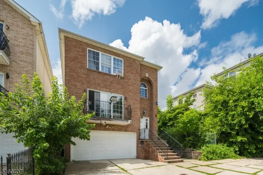 12 Seabury Ct, Newark City