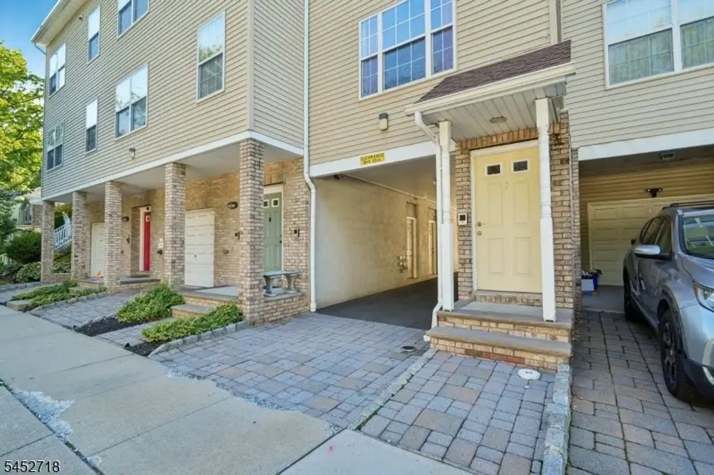 7 44th St, Maplewood Twp.