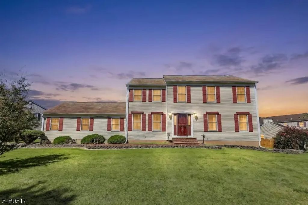 22 Ditmars Cir, Hillsborough Twp.