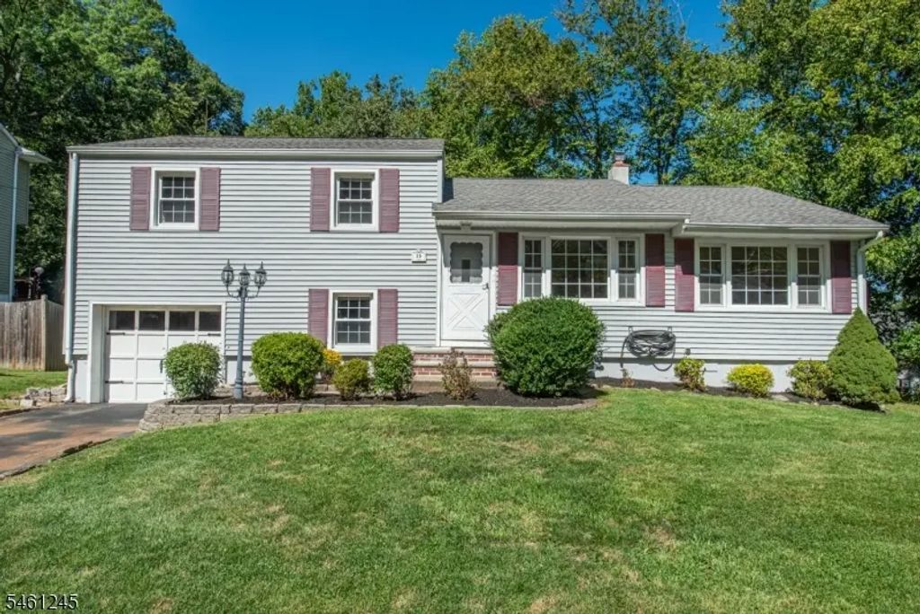 39 Warren Trail, Denville Twp.