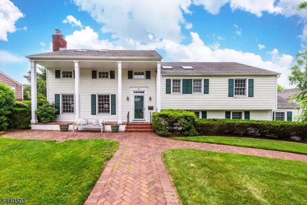 26 Cornell Way, Montclair Twp.