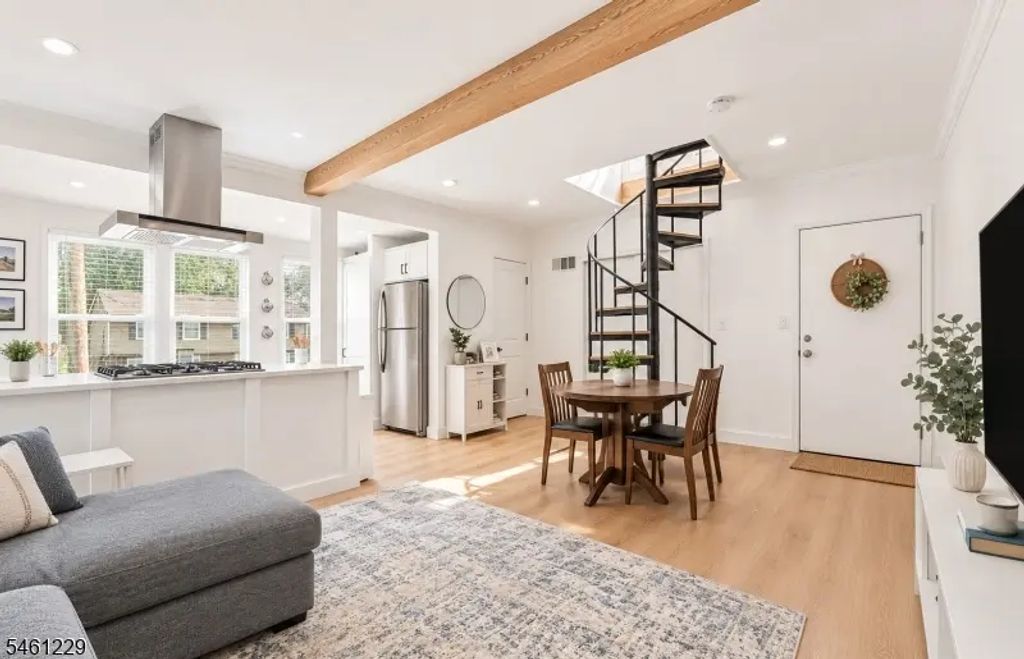 30 Aubrey St, Summit City