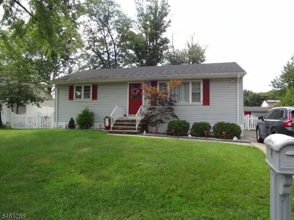 4 Wilbur Ter, Sayreville Boro