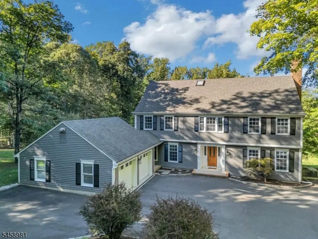 15 Sandalwood Drive, Warren Twp.