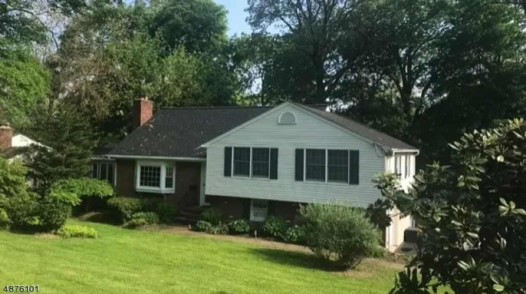 16 Deerfield Rd, New Providence Boro