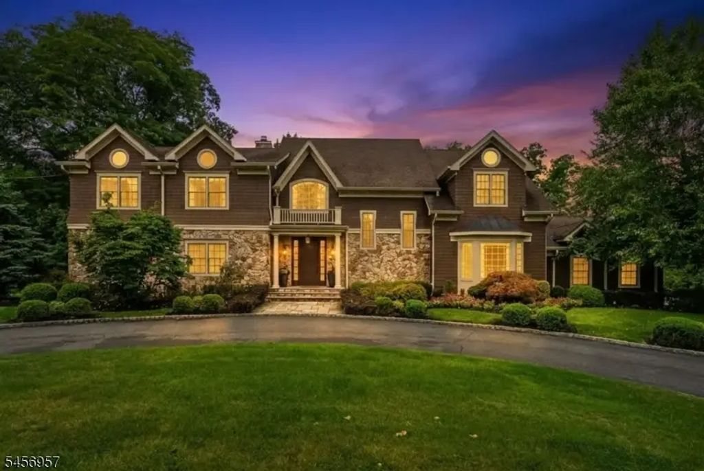 2 Hobson Drive, Livingston Twp.