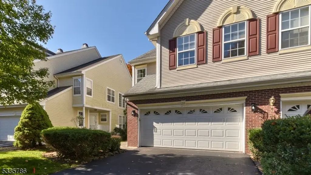 219 Warbler Dr, Wayne Twp.