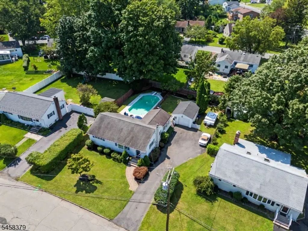 22 Carol Dr, Roxbury Twp.