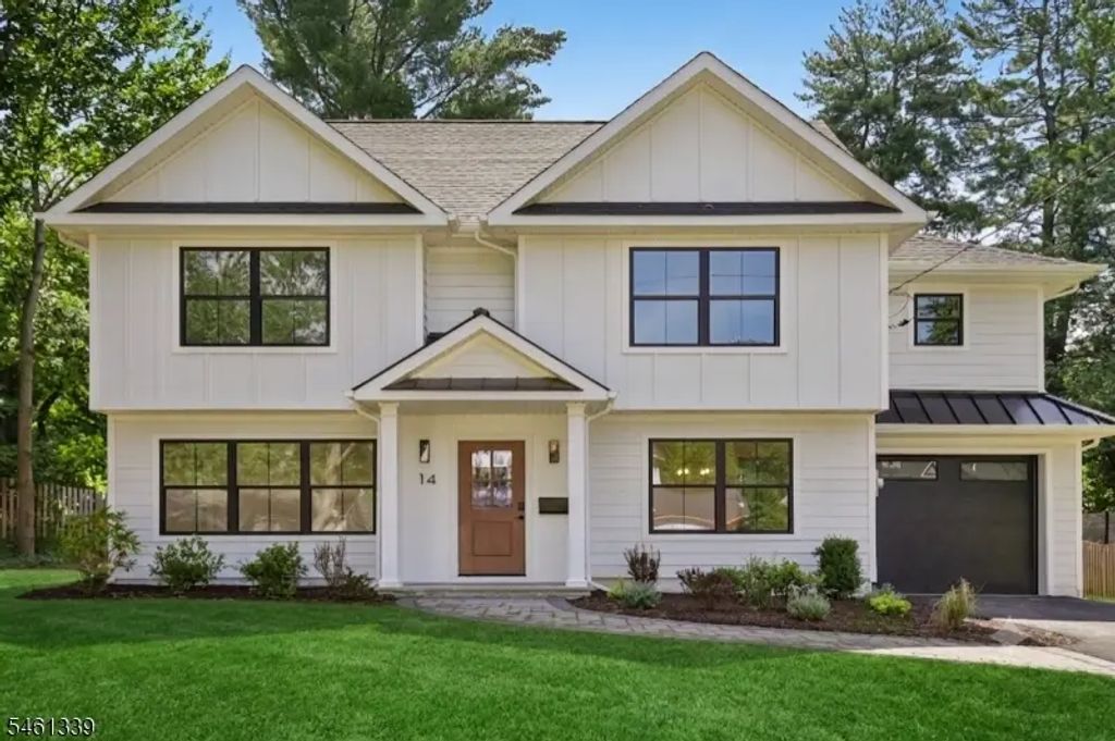 14 Maplewood Dr, Livingston Twp.