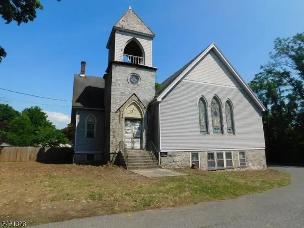 1 Church St, Knowlton Twp.