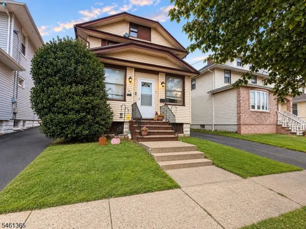 123 Fairbanks St, Hillside Twp.