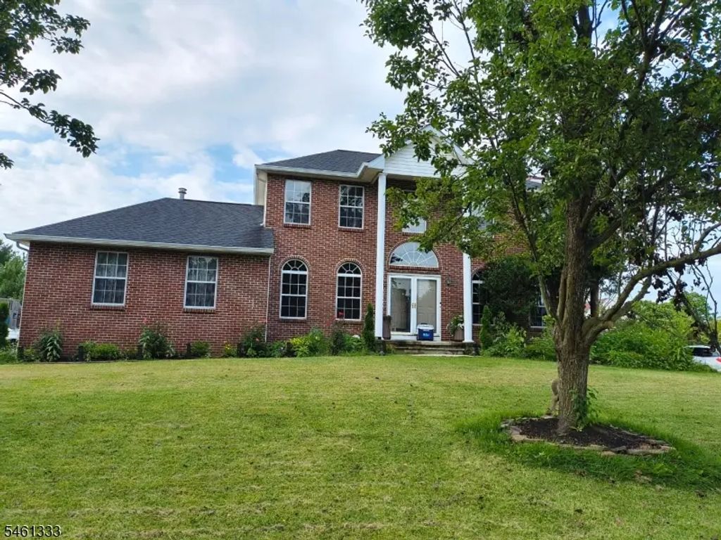 13 Cornelius Way, Franklin Twp.