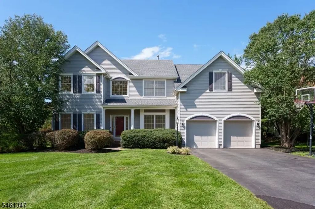 11 Tanglewood Ct, Montgomery Twp.