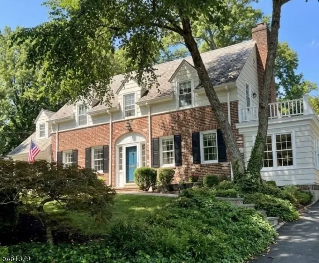 46 Claremont Dr, Maplewood Twp.