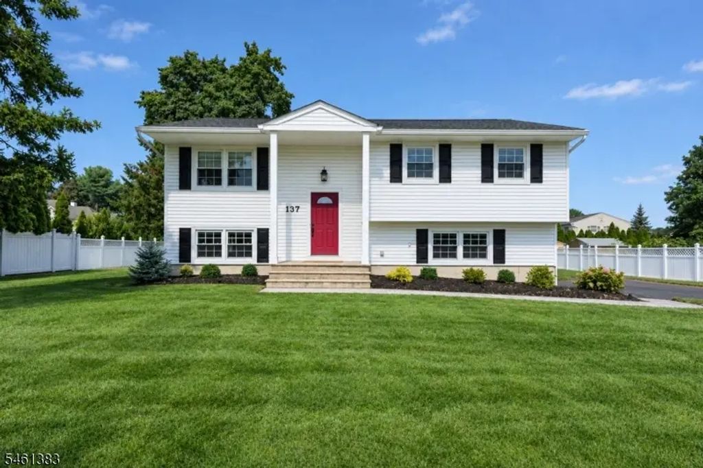 137 Hollywood Ave, Fairfield Twp.