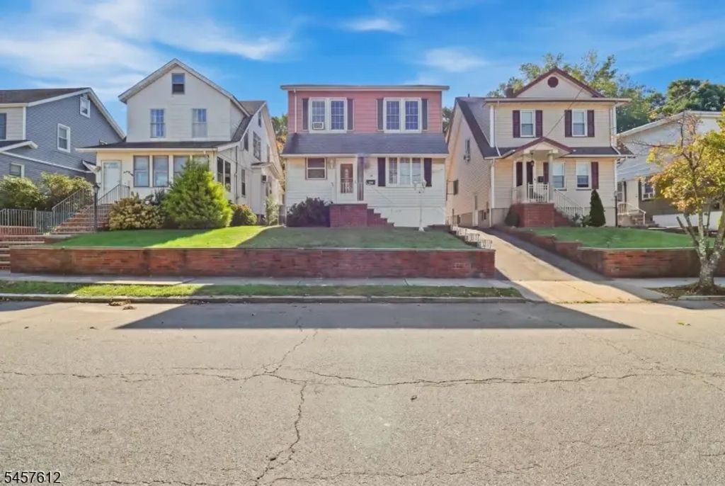 28 Perry St, Belleville Twp.