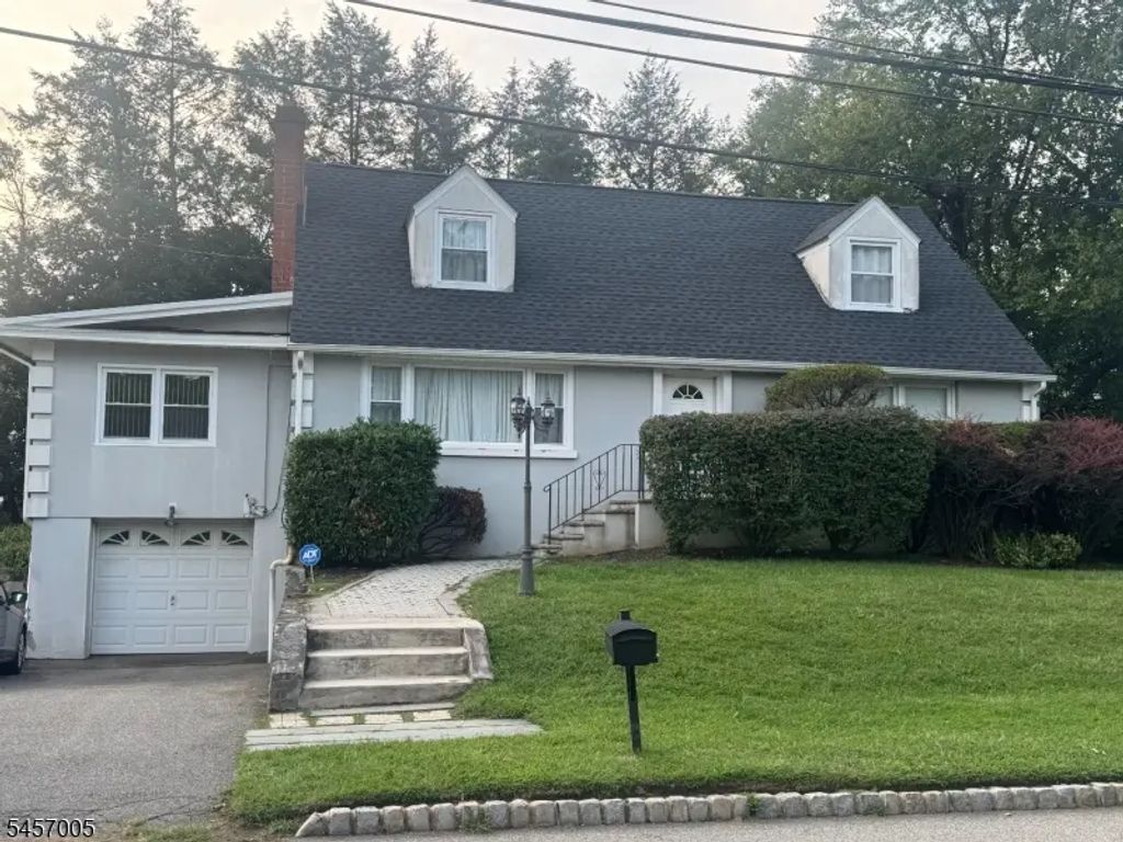 19 Debaun Ave, West Caldwell Twp.