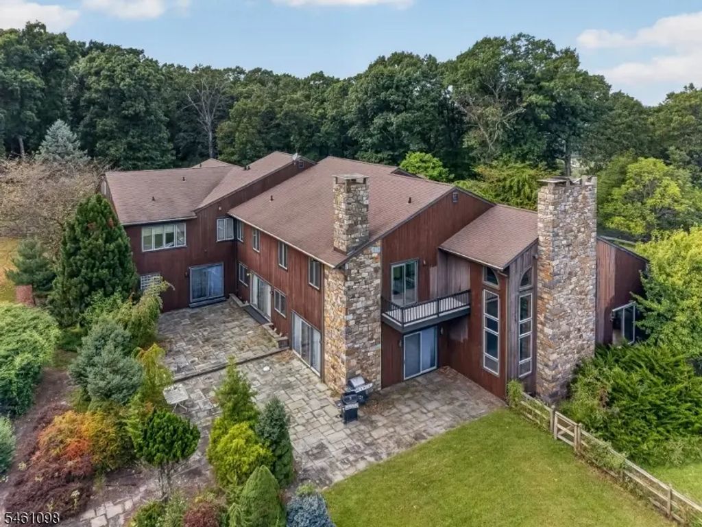 8 Springhill Road, Franklin Twp.