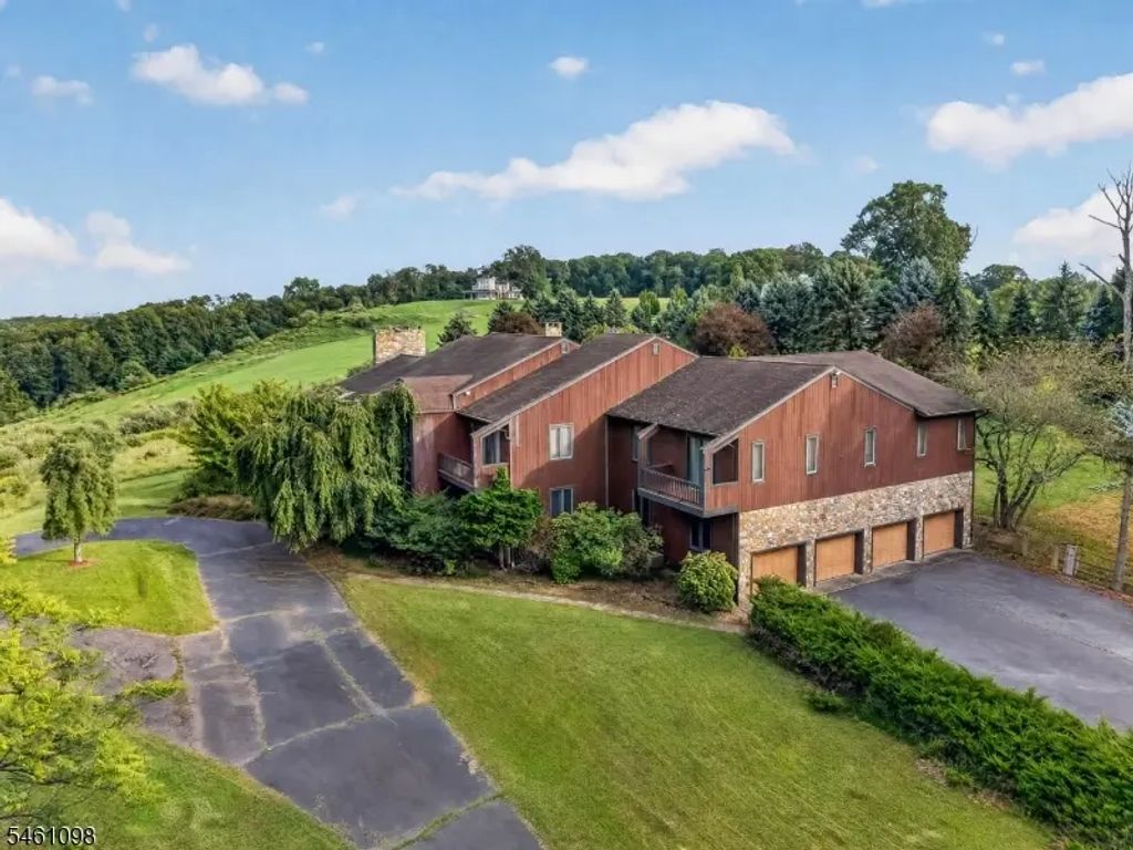 8 Springhill Road, Franklin Twp.