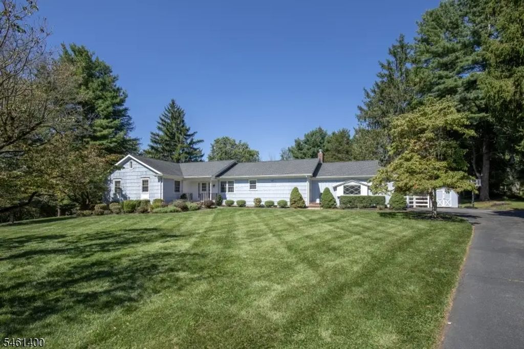4 Brook Hollow Rd, Peapack Gladstone Boro