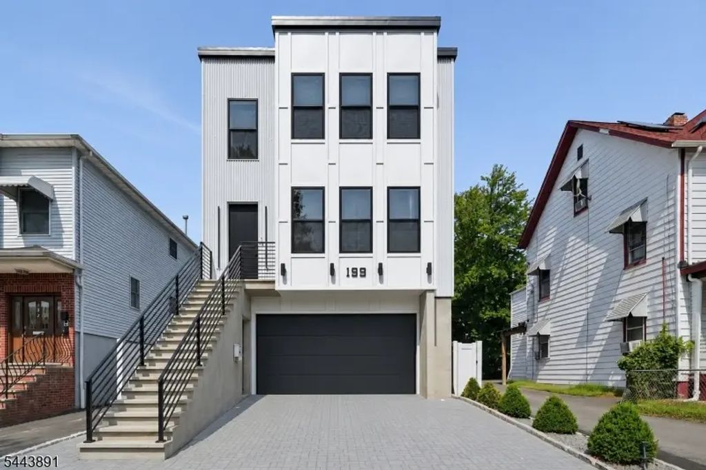 199 N Park St, East Orange City