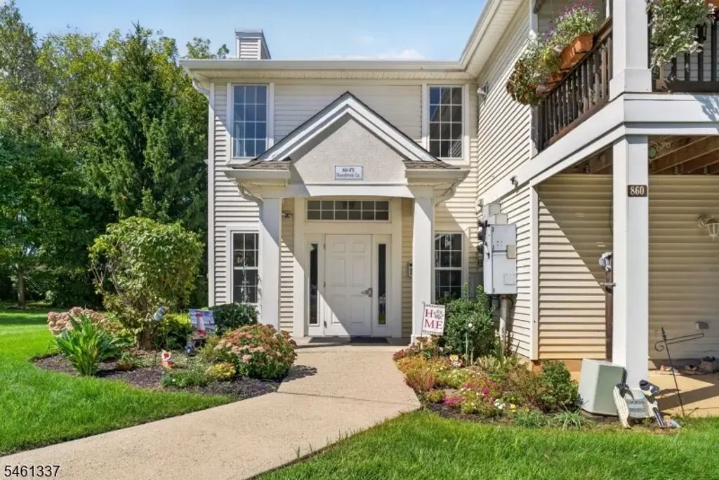 864 Honeybrook Cir, Lopatcong Twp.