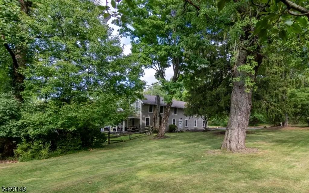 6 Dogwood Hl, Warren Twp.