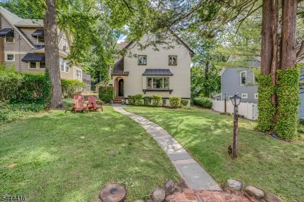 43 Pine St, Millburn Twp.