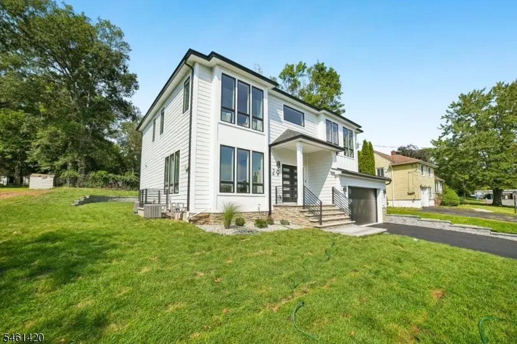 29 Spier Dr, Livingston Twp.