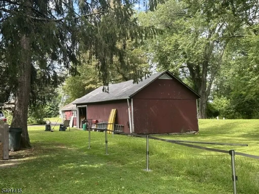 2516 Pennington Rd, Hopewell Twp.