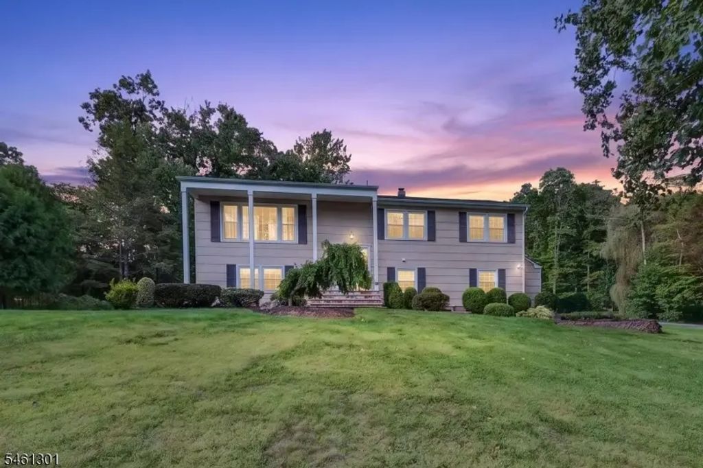 3 Debby Ln, Warren Twp.