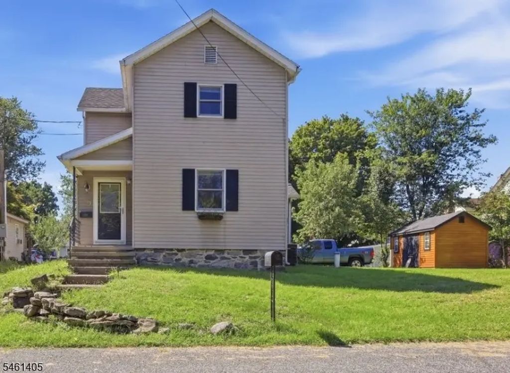 9 Church St, Knowlton Twp.